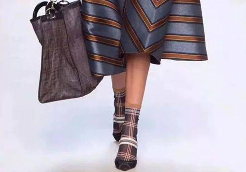 2018這些衣服過時了，誰穿誰丑